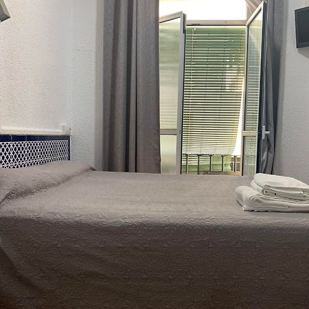 Hostal Alcobia Siviglia Esterno foto