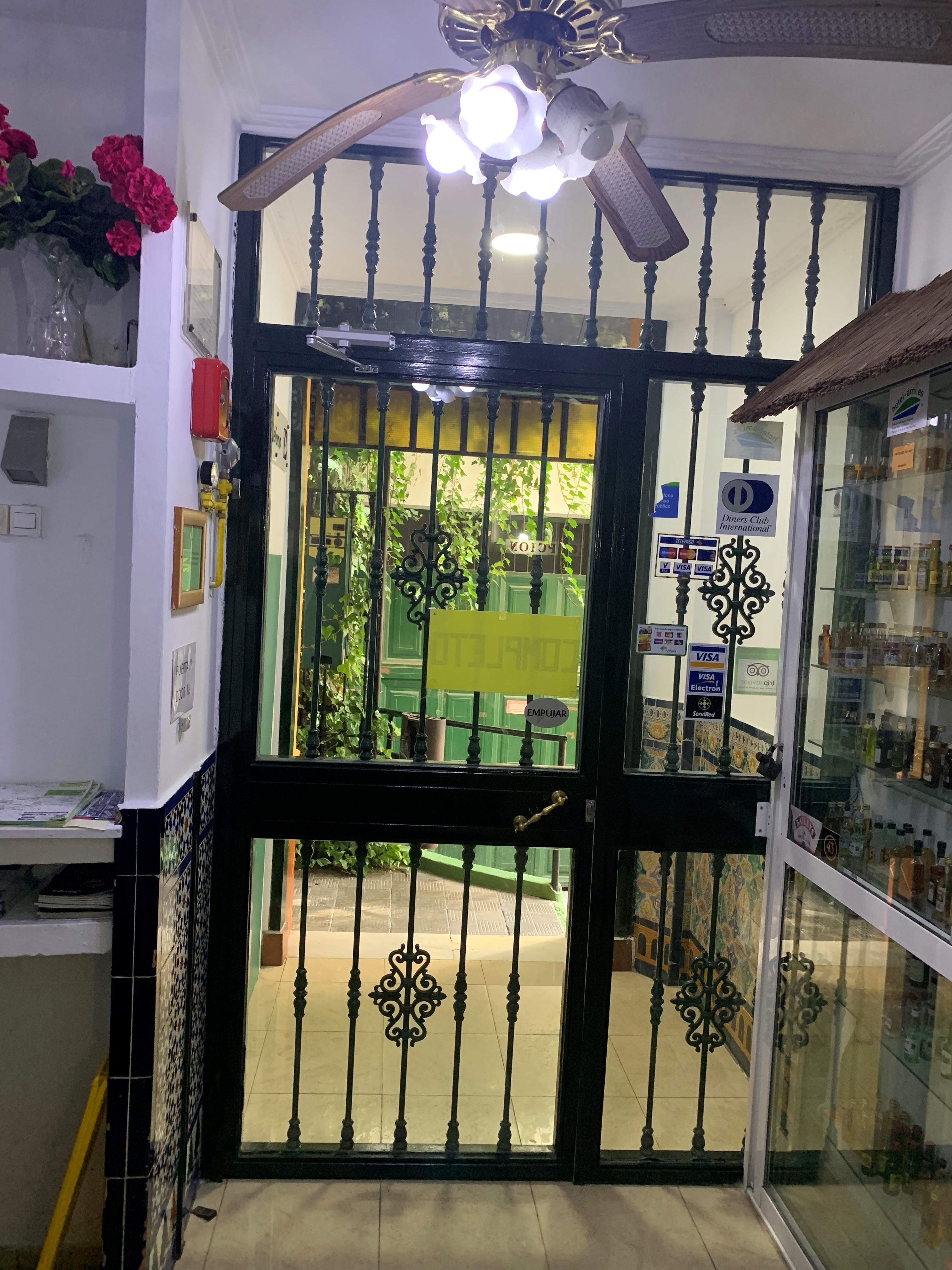 Hostal Alcobia Siviglia Esterno foto