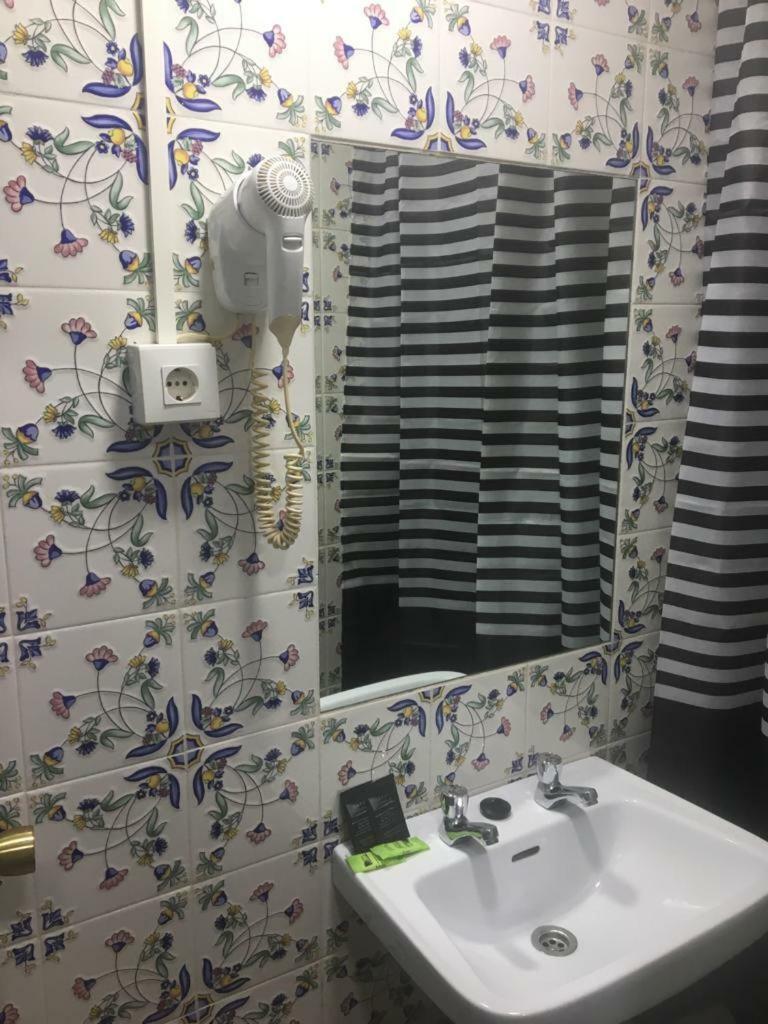 Hostal Alcobia Siviglia Esterno foto