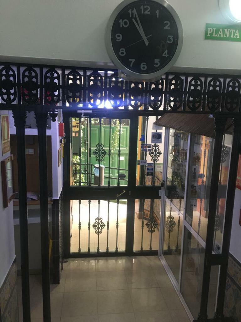 Hostal Alcobia Siviglia Esterno foto