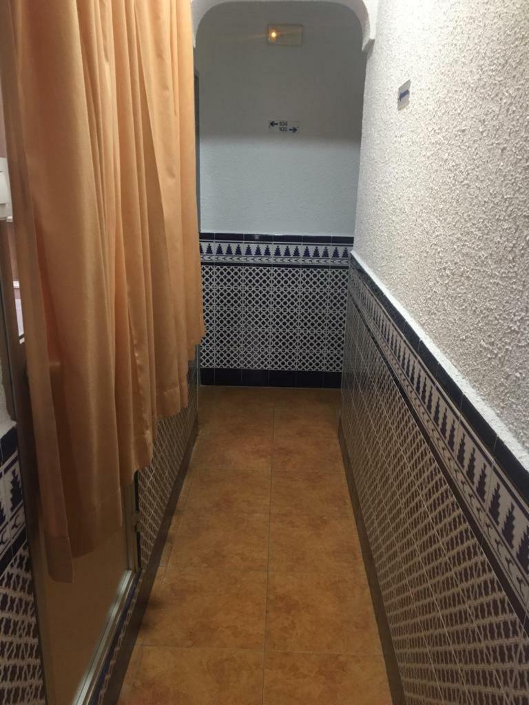 Hostal Alcobia Siviglia Esterno foto