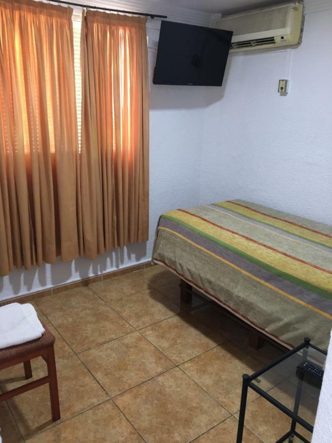 Hostal Alcobia Siviglia Esterno foto